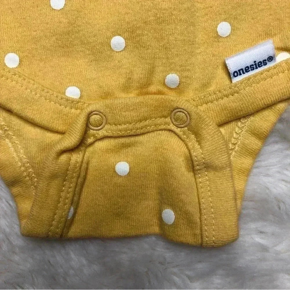 Gerber Onesie Diaper Shirt Yellow / White Polka Dots  Size Newborn - Picture 3 of 16